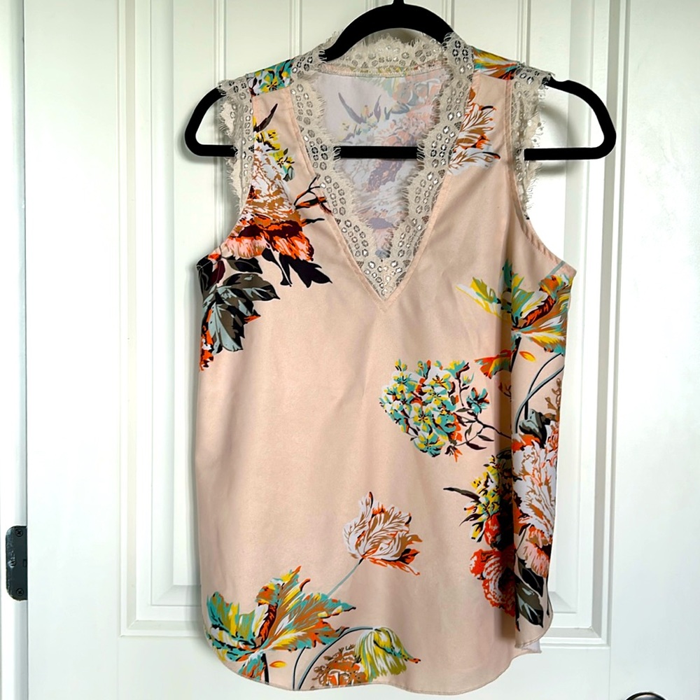 Size Small dressy floral top with lace trim